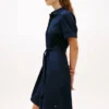 Robe chemise à manches bouffantes et ceinture Robe chemise à manches bouffantes et ceinture