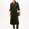 Robe chemise plissée en sergé avec ceinture Robe chemise plissée en sergé avec ceinture