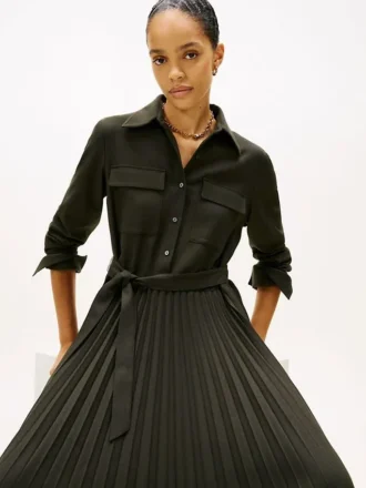 Robe chemise plissée en sergé avec ceinture