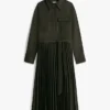 Robe chemise plissée en sergé avec ceinture Robe chemise plissée en sergé avec ceinture