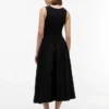 Robe débardeur en mélange de matières avec boutons dorés Robe débardeur en mélange de matières avec boutons dorés