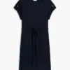 Robe en coton stretch à ceinture Robe en coton stretch à ceinture