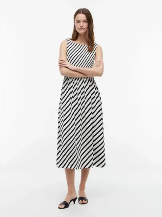Robe longue en crêpe froncé à rayures