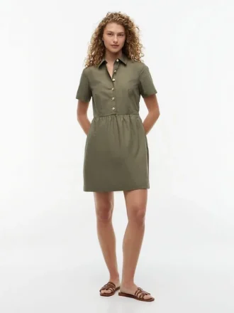 Robe à manches courtes et boutons dorés