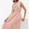 Robe midi en vichy seersucker froncée Robe midi en vichy seersucker froncée