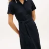 Robe polo mi-longue à ceintures et col à revers