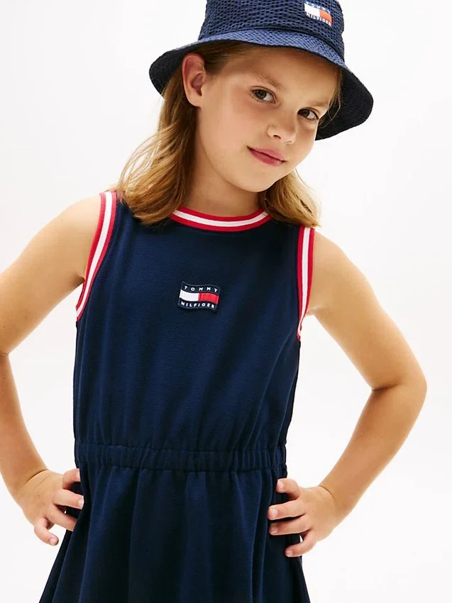 Robe sans manches pour enfant avec logo drapeau ondulé Robe sans manches pour enfant avec logo drapeau ondulé