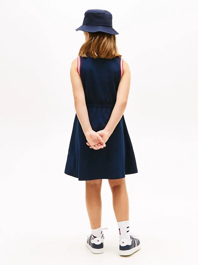 Robe sans manches pour enfant avec logo drapeau ondulé Robe sans manches pour enfant avec logo drapeau ondulé