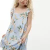 Robe à volants et imprimé floral pour enfant Robe à volants et imprimé floral pour enfant