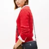 Sac à bandoulière avec monogramme gaufré sur toute la surface Sac à bandoulière avec monogramme gaufré sur toute la surface