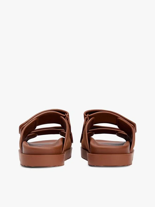 Sandales à double bride en cuir nubuck Sandales à double bride en cuir nubuck