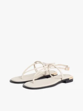 Sandales en cuir à accents métalliques