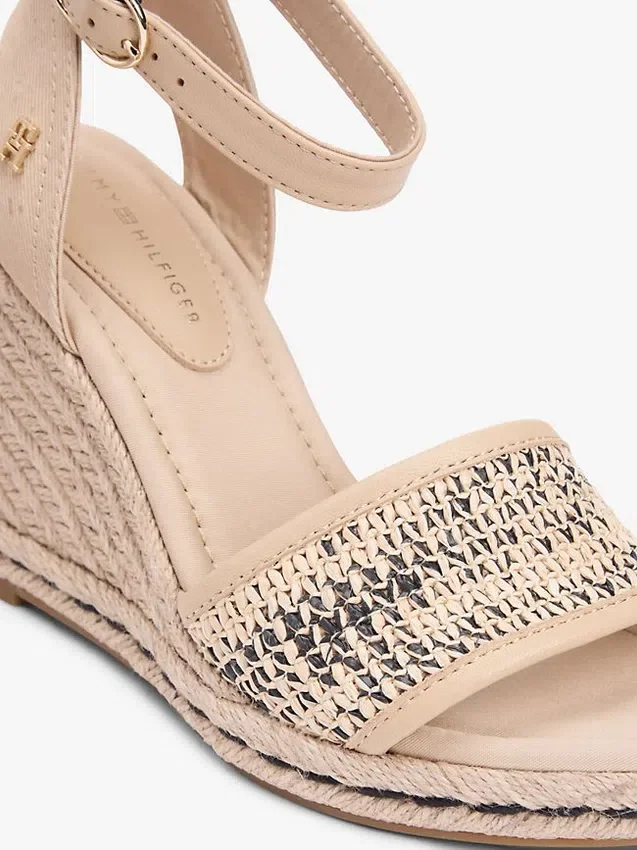 Sandales espadrilles à talons compensés en raphia Sandales espadrilles à talons compensés en raphia