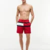 Short de bain 7″ avec logo drapeau Short de bain 7″ avec logo drapeau