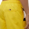 Short de bain 7″ avec logo drapeau Short de bain 7″ avec logo drapeau