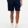 Short de survêtement à logo drapeau ondulé, coupe classique Short de survêtement à logo drapeau ondulé, coupe classique