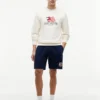 Short de survêtement à logo drapeau ondulé, coupe classique Short de survêtement à logo drapeau ondulé, coupe classique