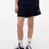 Short de survêtement pour enfant avec logo drapeau ton sur ton Short de survêtement pour enfant avec logo drapeau ton sur ton