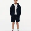 Short de survêtement pour enfant avec logo drapeau ton sur ton Short de survêtement pour enfant avec logo drapeau ton sur ton