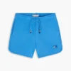 Short de survêtement pour enfant avec logo drapeau ton sur ton Short de survêtement pour enfant avec logo drapeau ton sur ton
