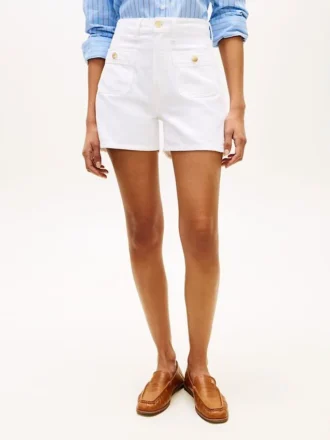 Shorts en denim à poches boutonnées dorées