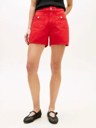 Shorts en denim à poches boutonnées dorées
