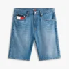 Shorts en denim Tommy Jeans avec poche drapeau Shorts en denim Tommy Jeans avec poche drapeau