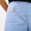 Shorts à poches en sergé avec boutons dorés Shorts à poches en sergé avec boutons dorés