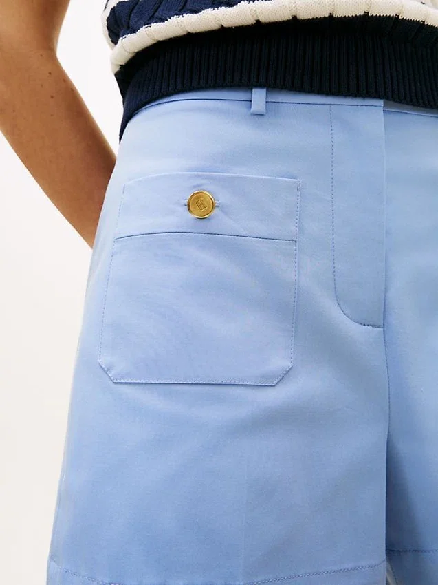 Shorts à poches en sergé avec boutons dorés Shorts à poches en sergé avec boutons dorés