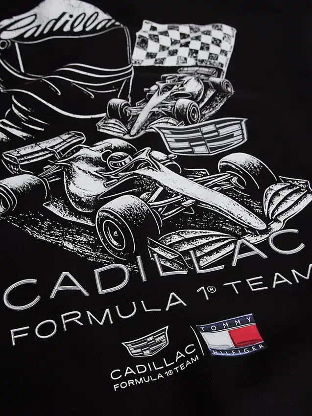 Sweat à capuche Tommy x Cadillac F1® Team Car Graphic Sweat à capuche Tommy x Cadillac F1® Team Car Graphic