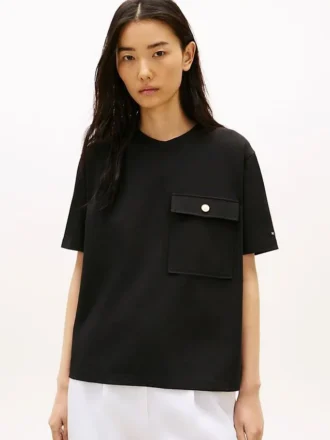 T-shirt ample à poche et boutons dorés