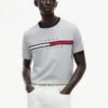 T-shirt avec logo drapeau brodé T-shirt avec logo drapeau brodé