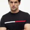 T-shirt avec logo drapeau brodé T-shirt avec logo drapeau brodé