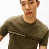 T-shirt avec logo drapeau ton sur ton T-shirt avec logo drapeau ton sur ton