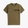 T-shirt avec logo drapeau ton sur ton T-shirt avec logo drapeau ton sur ton