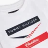 T-shirt à chevrons Tommy x Cadillac F1® Team pour enfants T-shirt à chevrons Tommy x Cadillac F1® Team pour enfants