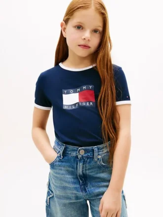 T-shirt à col rond et bordures contrastées avec logo drapeau ondulé pour enfants T-shirt à col rond et bordures contrastées avec logo drapeau ondulé pour enfants