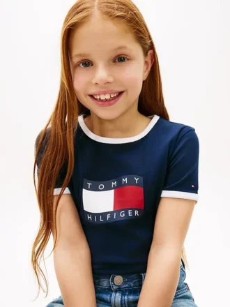 T-shirt à col rond et bordures contrastées avec logo drapeau ondulé pour enfants T-shirt à col rond et bordures contrastées avec logo drapeau ondulé pour enfants