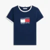T-shirt à col rond et bordures contrastées avec logo drapeau ondulé pour enfants T-shirt à col rond et bordures contrastées avec logo drapeau ondulé pour enfants