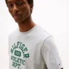 T-shirt Hilfiger 1985 avec logo athlétique T-shirt Hilfiger 1985 avec logo athlétique