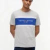 T-shirt Hilfiger à logo et rayures T-shirt Hilfiger à logo et rayures