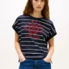 T-shirt à manches dolman rayé avec logo en arc T-shirt à manches dolman rayé avec logo en arc