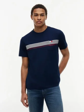 T-shirt à poche et rayures sur la poitrine