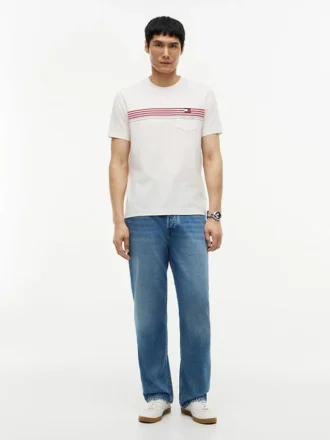T-shirt à poche et rayures sur la poitrine