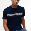 T-shirt à poche et rayures sur la poitrine T-shirt à poche et rayures sur la poitrine