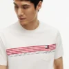 T-shirt à poche et rayures sur la poitrine T-shirt à poche et rayures sur la poitrine