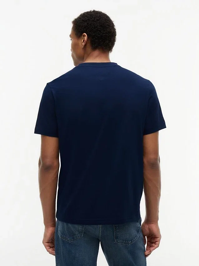 T-shirt à poche et rayures sur la poitrine T-shirt à poche et rayures sur la poitrine