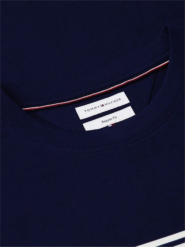 T-shirt à poche et rayures sur la poitrine T-shirt à poche et rayures sur la poitrine