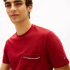 T-shirt à poches et rayures emblématiques en piqué T-shirt à poches et rayures emblématiques en piqué