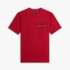 T-shirt à poches et rayures emblématiques en piqué T-shirt à poches et rayures emblématiques en piqué